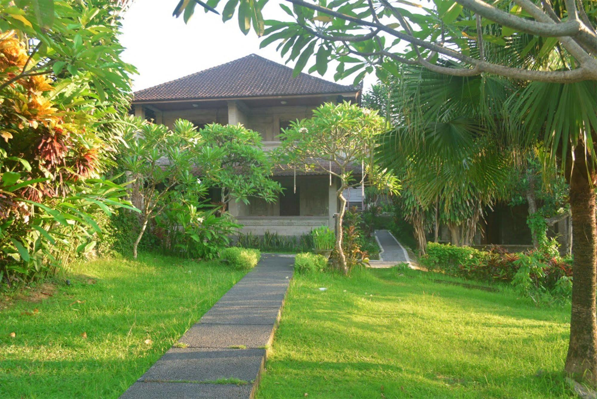 Puri Padi Hotel Ubud  Exterior photo